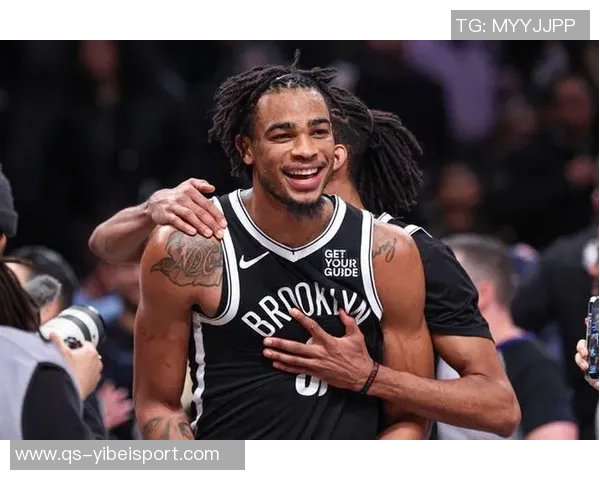 克拉克斯顿今日表现出色11投8中贡献19分7篮板5助攻3盖帽助球队获胜 克拉克斯顿今日表现出色11投8中贡献19分7篮板5助攻3盖帽助球队获胜