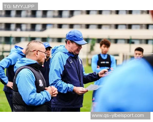 拉米罗首次公开带队训练分组对抗战术布局引关注 拉米罗首次公开带队训练分组对抗战术布局引关注