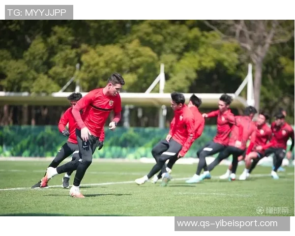 海港队训练照曝光加布里埃尔热情竖大拇指展现团队士气