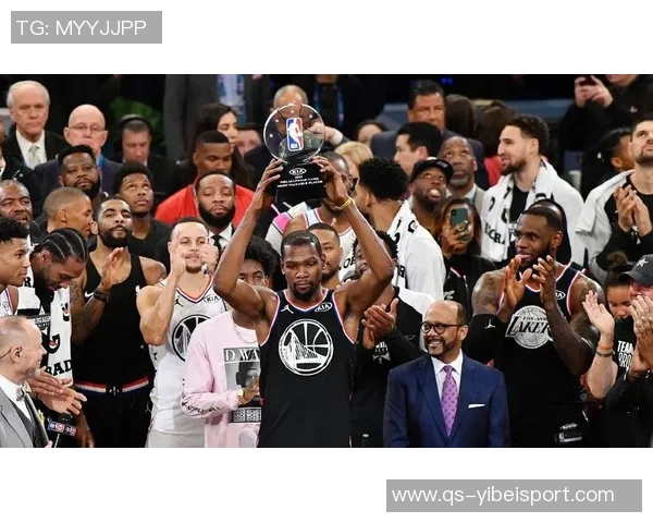 霍里评选湖人队史五大巨星：贾巴尔韦斯特奥尼尔科比与禅师的传奇之路